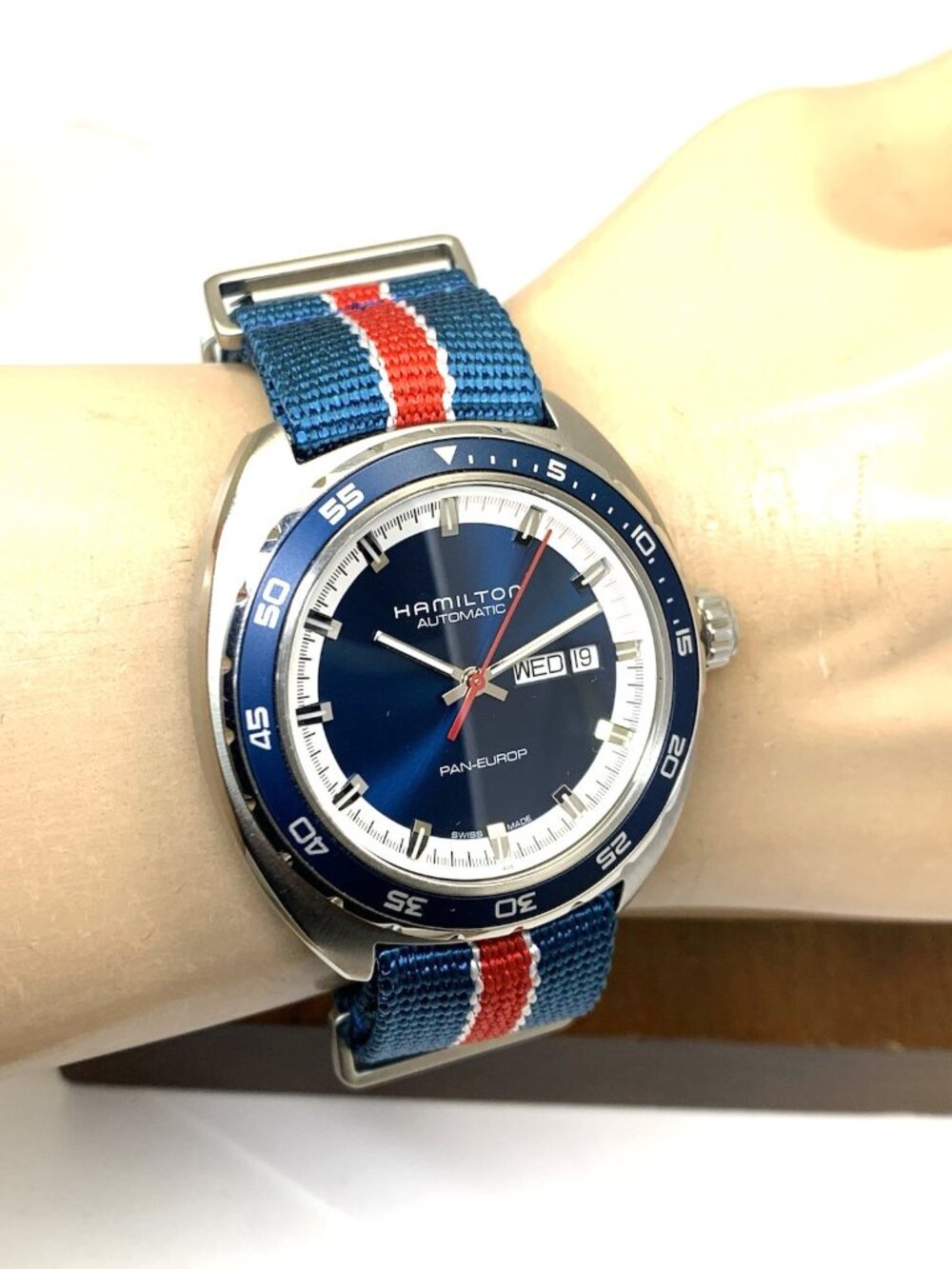 Hamilton Men's Watch H354050 Pan Europ Swiss Automatic Blue Dial Nylon Band 43mm - Picture 11 of 14